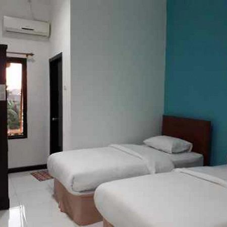 Reddoorz At Hotel Rumberpon Sorong Eksteriør bilde