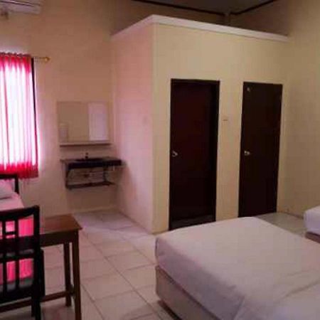 Reddoorz At Hotel Rumberpon Sorong Eksteriør bilde